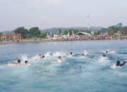 Hari Kedua Festival Teluk Stabas VI Meriah, Bupati Dedi Irawan Ikut Lomba Berenang