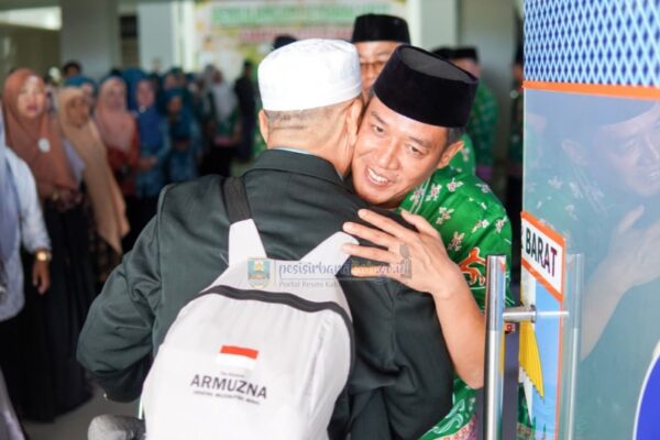 Sambut Jamaah Haji Pesisir Barat, Bupati Dedi Irawan Tekankan Pentingnya Menjaga Kemabruran