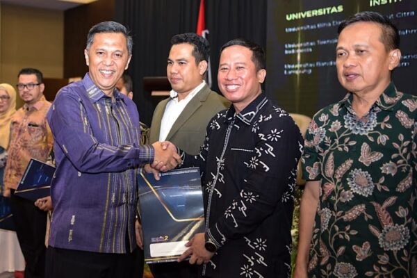 Universitas Teknokrat Indonesia Kukuhkan Posisi sebagai PTS Unggulan Lewat Penghargaan IKU 2025