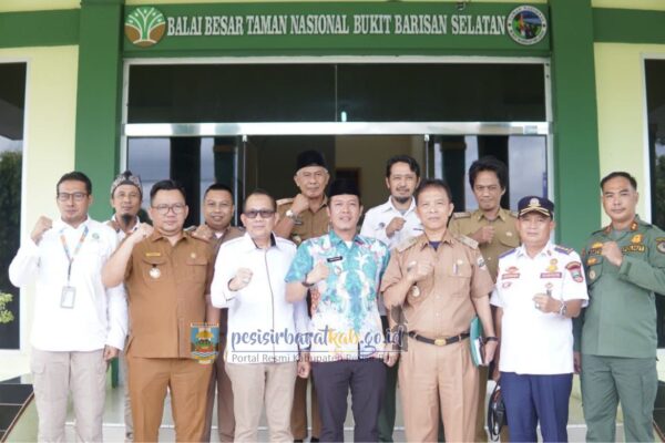 Pemkab Pesisir Barat dan TNBBS Teken Kerja Sama, Akses Way Haru Segera Ditingkatkan